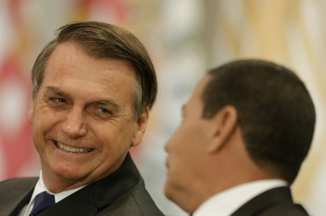 Bolsonaro diz que admira Olavo de Carvalho