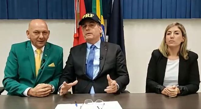 13º do Bolsa Família "está garantido para os outros anos", disse Bolsonaro em live