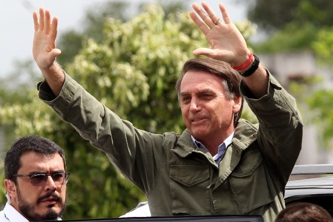 O candidato Jair Bolsonaro (PSL) foi eleito novo presidente do Brasil neste domingo (28). O resultado confirma as pesquisas de intenção de voto, que mostravam Bolsonaro sempre à frente do candidato do PT, Fernando Haddad