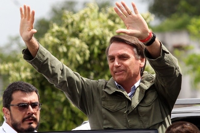 O candidato Jair Bolsonaro (PSL) foi eleito novo presidente do Brasil neste domingo (28). O resultado confirma as pesquisas de intenÃ§Ã£o de voto, que mostravam Bolsonaro sempre Ã  frente do candidato do PT, Fernando Haddad