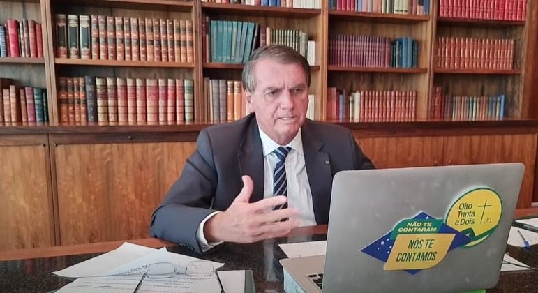 Presidente Jair Bolsonaro em transmissão ao vivo pelas redes sociais

