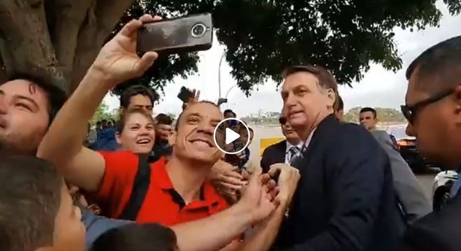 Bolsonaro diz que apoiador de não conseguiria emprego por mau hálito