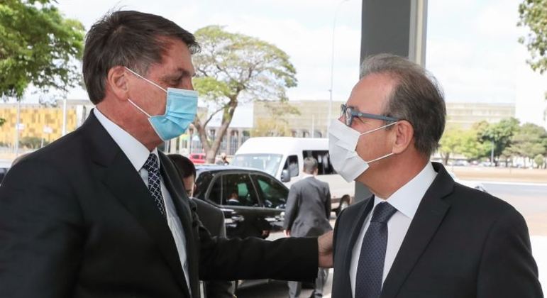 Presidente Jair Bolsonaro e ministro Bento Albuquerque se reúnem nesta terça-feira