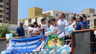 Bolsonaro e Michelle participam de marcha contra aborto em BH