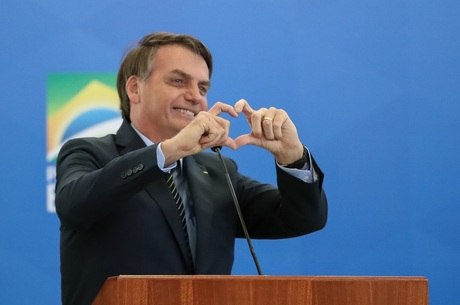 Bolsonaro vai editar duas MPs para garantir repasses