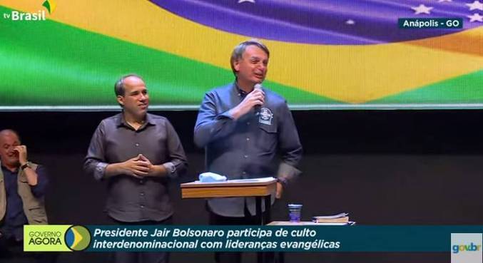 Bolsonaro participa de culto ecumênico em Anápolis (GO)