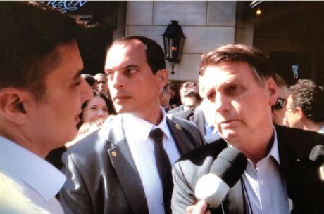 Em Dallas, presidente Bolsonaro critica manifestantes: "idiotas Ãºteis" 