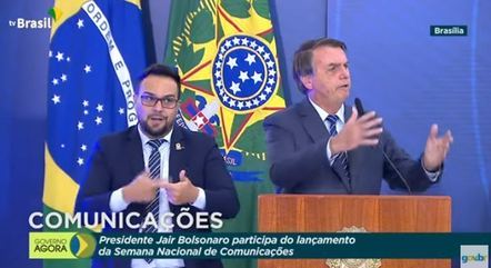 Bolsonaro durante abertura oficial da Semana das Comunicações