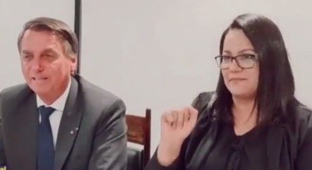 Bolsonaro e Elizângela Castelo Branco durante live