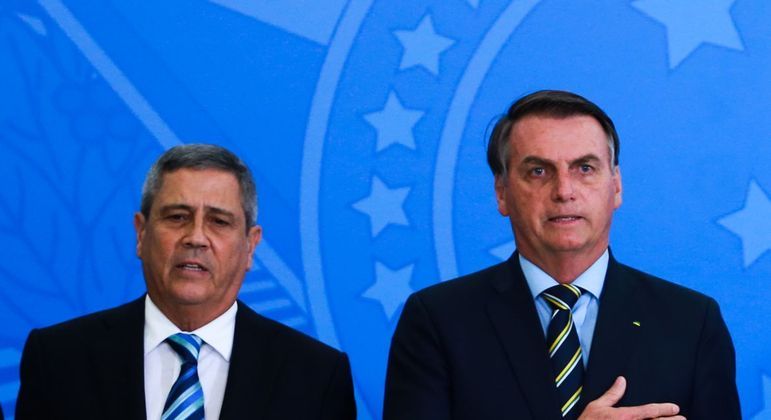 Presidente Jair Bolsonaro com o general Walter Braga Netto