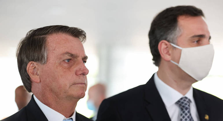 Presidente Jair Bolsonaro ao lado de Rodrigo Pacheco
