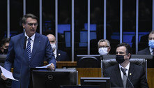 No Congresso, Bolsonaro diz que não pedirá regulação da mídia 