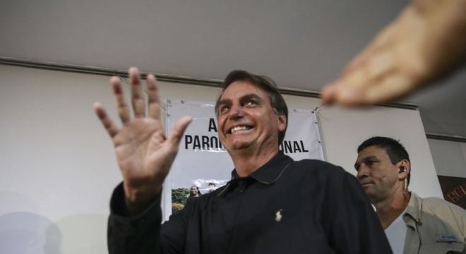 Bolsonaro diz que o governo vai estudar a criação da nova secretaria