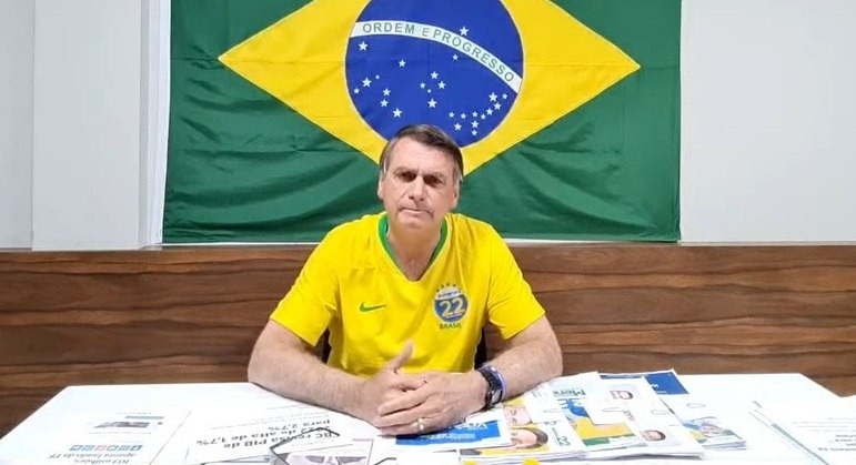 Jair Bolsonaro durante live transmitida nesta quinta-feira (29)