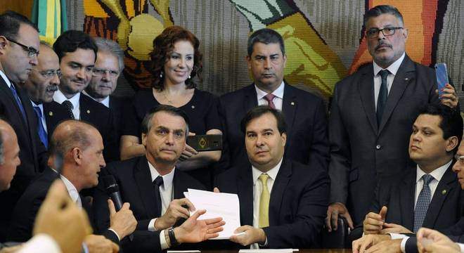 Destaque em 2019, nova previdência foi entregue por Bolsonaro ao Congresso em fevereiro