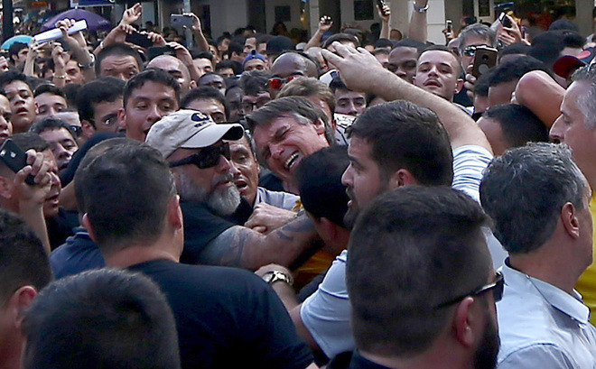 O atentado ao candidato Ã  PresidÃªncia Jair Bolsonaro (PSL) gerou muitas informaÃ§Ãµes desencontradas e teorias conspiratÃ³rias. Veja nas prÃ³ximas fotos o que Ã© verdade e o que Ã© mentira em relaÃ§Ã£o ao ataque