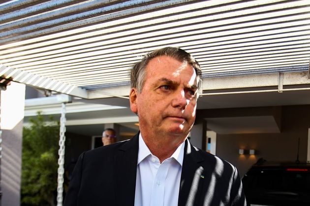 Por cinco votos a dois, o TSE (Tribunal Superior Eleitoral) julgou o ex-presidente Jair Bolsonaro (PL) culpado pela prática de abuso de poder político, por ter feito uma reunião com embaixadores meses antes da eleição de 2022. Com a decisão, Bolsonaro se torna inelegível, e não pode se candidatar a nenhum cargo político até 2030. Os votos contra o ex-presidente foram dos ministros Benedito Gonçalves, Floriano Marques, André Tavares, Cármen Lúcia e Alexandre de Moraes  