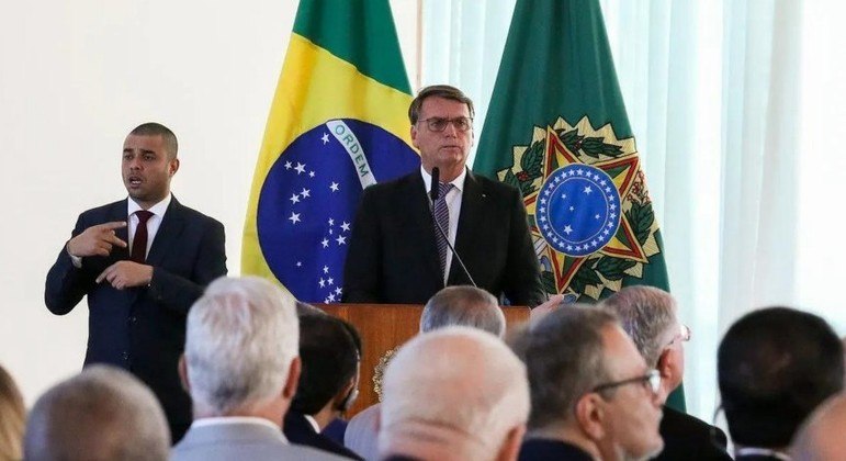 Bolsonaro em reunião com embaixadores