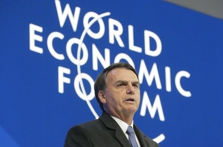 Resultado de imagem para 'Se FlÃ¡vio errou, ele terÃ¡ de pagar e eu lamento como pai', diz Bolsonaro