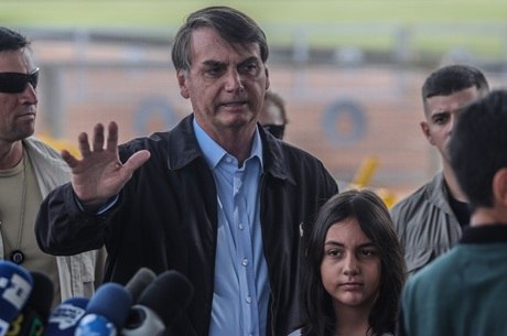Bolsonaro irá ao Guarujá na quinta para descanso com a filha