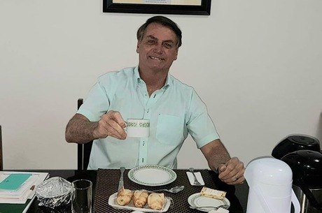 Bolsonaro diz se sentir bem graas  hidroxicloroquina