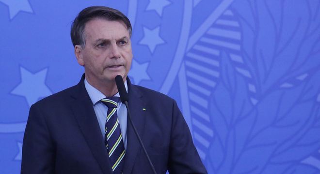 Juíza dá 48 horas para Bolsonaro entregar exame de coronavírus