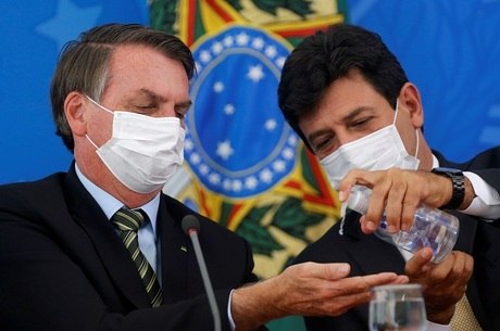 Bolsonaro e Mandetta divergem sobre o isolamento