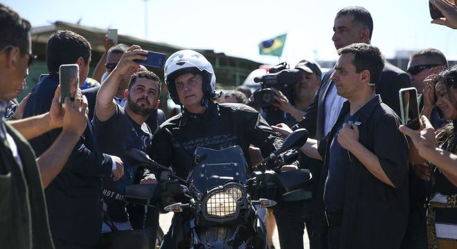 O presidente Jair Bolsonaro, que passa o feriado de carnaval no Guarujá