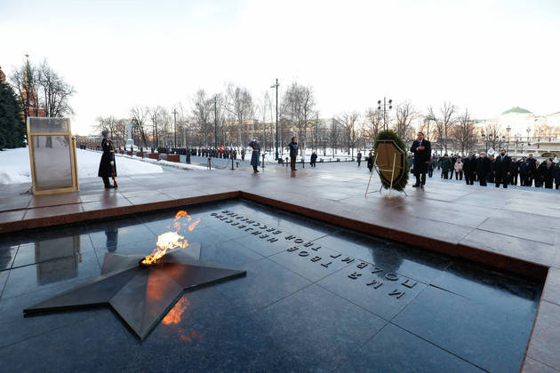 Bolsonaro no Túmulo do Soldado Desconhecido, na Rússia
