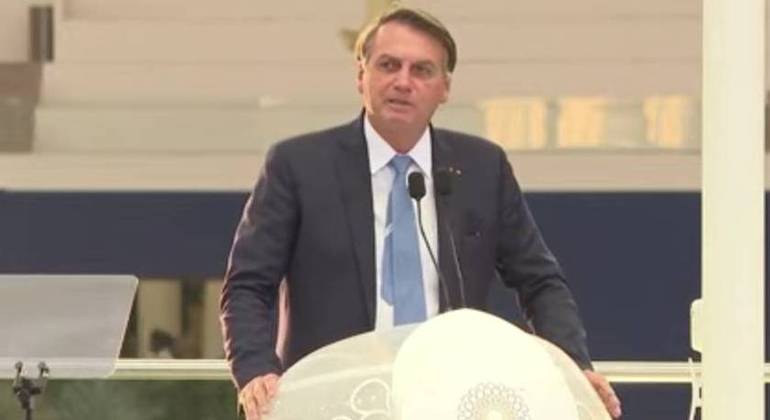 Em Dubai, Bolsonaro defendeu política ambiental: "Amazônia é úmida, não pega fogo"