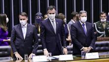 Ao lado de Bolsonaro, Pacheco fala em manter auxílio emergencial
