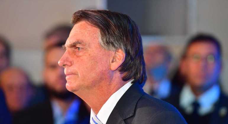 Presidente Jair Bolsonaro comenta prisão de Roberto Jefferson ao chegar à Record TV
