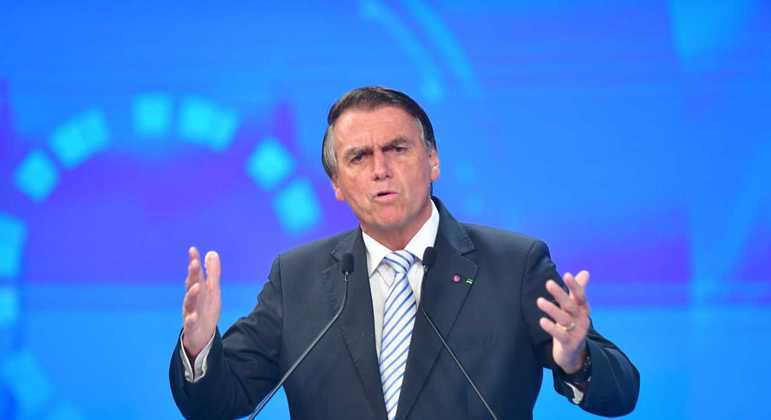 Jair Bolsonaro durante debate na Record TV
