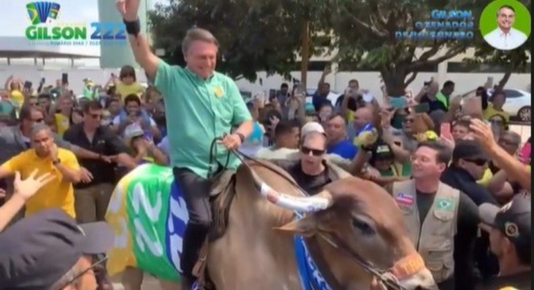 Bolsonaro montou em um touro no Nordeste