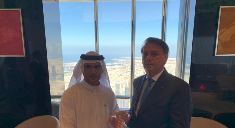 Em visita aos Emirados Árabes, Bolsonaro esteve no prédio mais alto do mundo