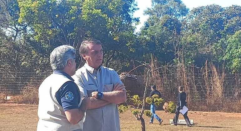 Bolsonaro visita local de acidente próximo ao Alvorada