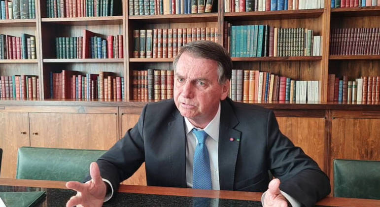 Bolsonaro volta a dizer que se o povo estiver do seu lado, só Deus pode tirá-lo da Presidência