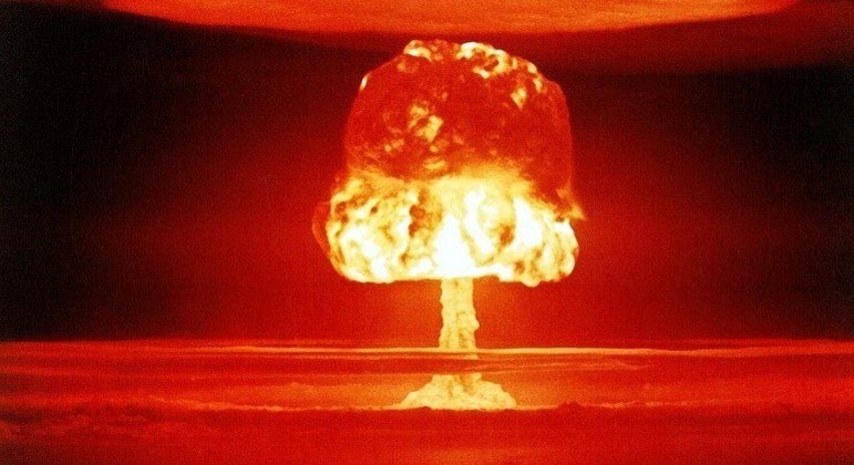 Bomba atômica é um armamento que representa o poder militar de uma nação diante das outras