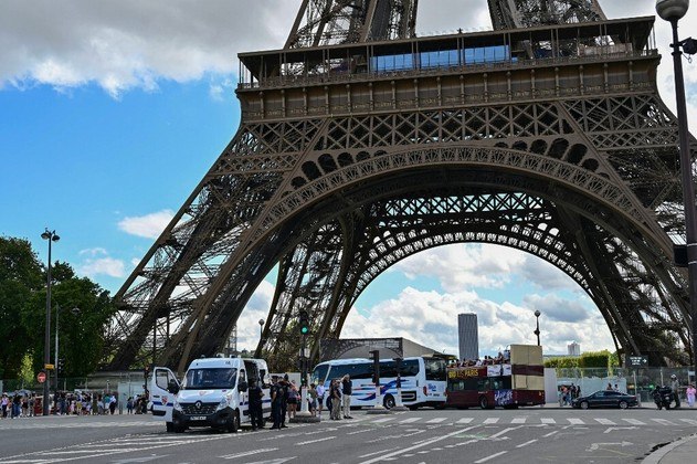 bomba torre eiffel paris França