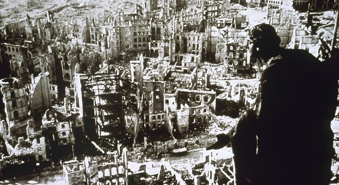 Bombardeio de Dresden gerou tempestade de fogo que destruiu o centro da cidade