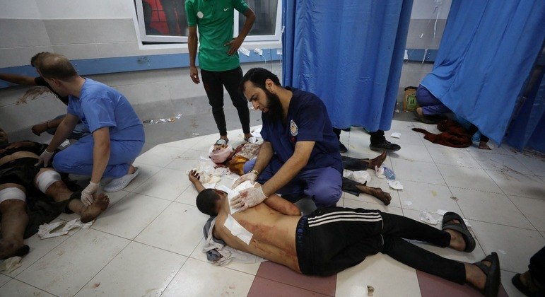 'Pelo menos 200 pessoas foram mortas pelos bombardeios israelenses' no Hospital Al Ahli Arab, um dos centros de saúde no centro de Gaza, informou o Ministério da Saúde palestino em comunicado