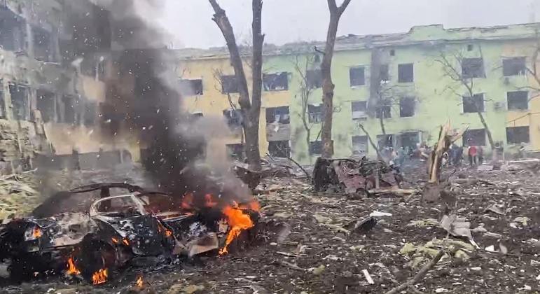Hospital infantil e maternidade de Mariupol foi bombardeado na última semana