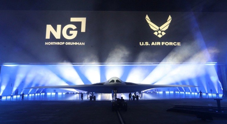 Fabricante Northrop Grumman revela o B-21 Raider, um novo bombardeiro de alta tecnologia