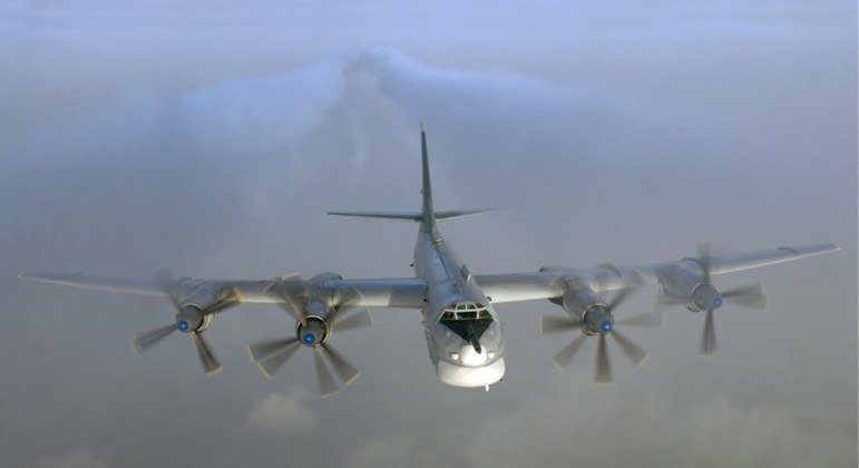 Bombardeiro russo Tu-95 foi interceptado por aeronaves norte-americanas