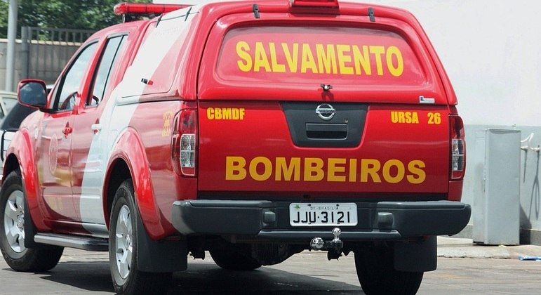 Sete viaturas do Corpo de Bombeiros se dirigiram à ocorrência nesta tarde, na zona norte de SP