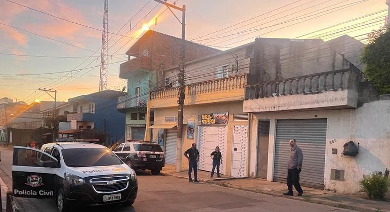 Polícia Civil cumpriram mandados de busca e apreensão na casa do suspeito em Mairiporã