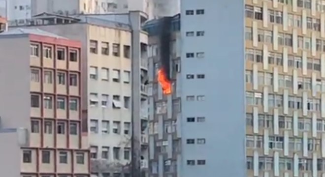 Bombeiros combatem incêndio em apartamento no centro de SP ...