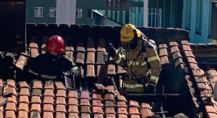 Bombeiros controlam incêndio em casa no Barreiro