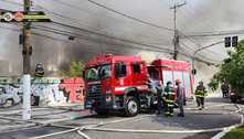 Incêndio atinge galpão na zona sul de SP e destrói quatro ônibus