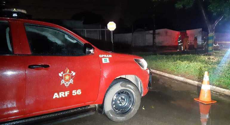 Bombeiros durante ocorrência de choque elétrico em Ceilândia (DF), nesta sexta-feira (9)